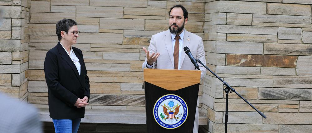 Kochen sich durch Amerika. US Landwirtschafts-Attaché Nicolas E. Rubio und Kochbuchautorin Gabi Frankemölle.