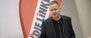 Klaus Lederer (Die Linke) spricht bei einem außerordentlichen Landesparteitag seiner Partei.  