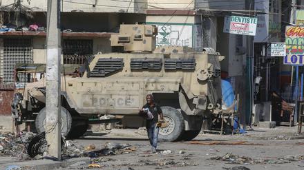 Polizei und Banden kämpfen in Haiti gegeneinander.