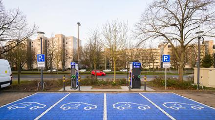 Ladeplätze an Schnellladesäulen für Elektroautos in Laatzen in der Region Hannover.