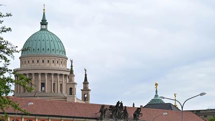 Potsdam, 16.04.2024, Lokales, Lustgarten, Filmmuseum, Nikolaikirche, Stadtbilder, Foto: Ottmar Winter PNN ACHTUNG: Foto ist ausschließlich für redaktionelle Berichterstattung der PNN und des TGSP! Eine kommerzielle Nutzung, z.B. Werbung, ist ausgeschlossen. Die Weitergabe an nicht autorisierte Dritte, insbesondere eine weitergehende Vermarktung über Bilddatenbanken, ist unzulässig.