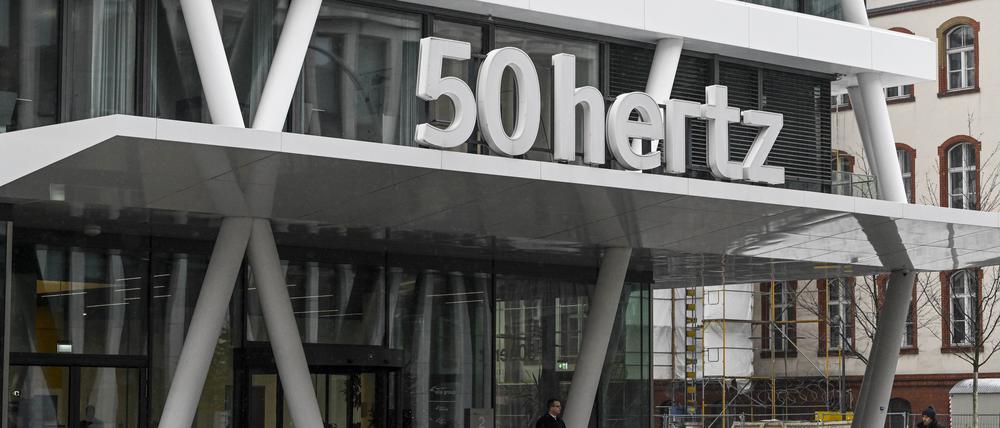 ARCHIV - 06.12.2023, Berlin: Das Firmengebäude des Übertragungsnetzbetreibers 50Hertz Transmission GmbH in der Heidestraße. Anteilseigner von 50Hertz sind die börsennotierte belgische Holding Elia Group (80 Prozent) und die KfW Bankengruppe mit 20 Prozent. (zu dpa: «Übertragungsnetzbetreiber 50Hertz erweitert Firmenzentrale in Berlin») Foto: Jens Kalaene/dpa +++ dpa-Bildfunk +++