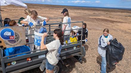 Beach-Clean-Up Reinickendorfer Jugendlicher auf Fuerteventura.