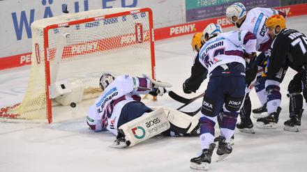 Nach starkem Beginn mussten die Eisbären vier Gegentreffer hinnehmen und kassierten somit eine Niederlage zum Finalauftakt.