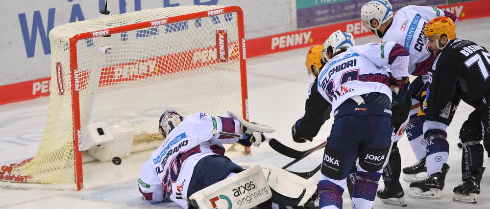 Nach starkem Beginn mussten die Eisbären vier Gegentreffer hinnehmen und kassierten somit eine Niederlage zum Finalauftakt.