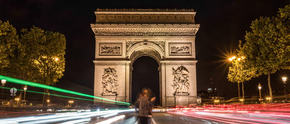 Paris bei Nacht ohne den illuminierten Arc de Triomphe wäre nur das halbe Vergnügen.