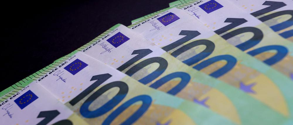 In Rio de Janeiro hat eine Frau einen toten Mann im Rollstuhl zur Bank gebracht, um einen Kredit zu bekommen.