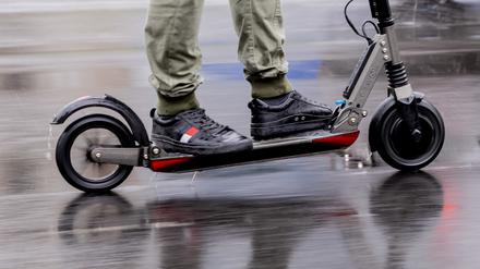 Die Polizei zog fünf frisierte E-Bikes und E-Scooter aus dem Verkehr.