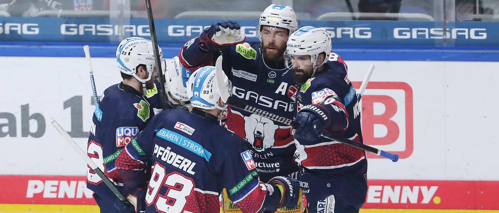 Die Eisbären stehen im DEL-Finale. Spiel eins in Bremerhaven ging verloren, am Freitag geht es in Berlin weiter.