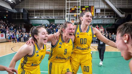 Henriette Höfermann, Laina Snyder und Maggie Mulligan (v. li.) haben in dieser Saison mit Alba alle 15 Heimspiele gewonnen.