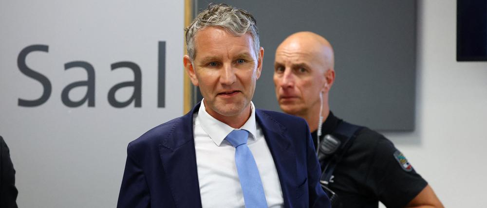 Der Chef der Thüringen-AfD, Björn Höcke, im Gerichtssaal im Landgericht Halle.