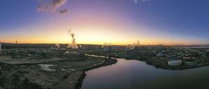 Kühltürme der Grangemouth-Raffinerie
