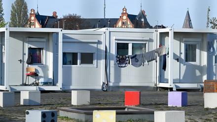 Die Container am Columbiadamm auf dem Tempelhofer Feld sind Unterkünfte für Geflüchtete.