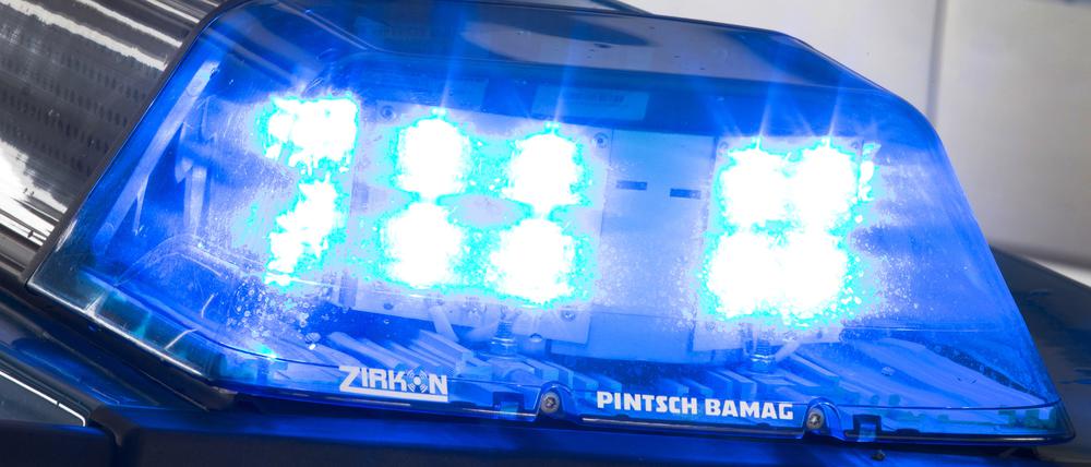 Blaulicht auf einem Polizeiwagen. (Symbolbild)