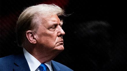 Donald Trump kehrt von einer Mittagspause im Strafgericht von Manhattan zurück. 