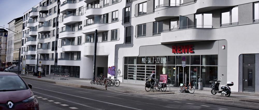 Supermarkt der Kette Rewe in der Pappelallee in Berlin Prenzlauer Berg.