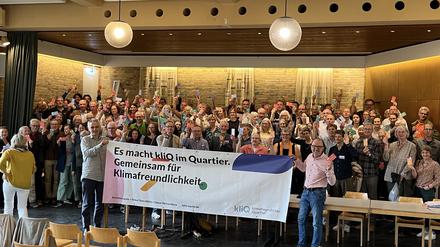 Gruppenbild nach der Gründung: 148 Genossinnen und Genossen sind in der ersten Stunde Mitglied geworden.