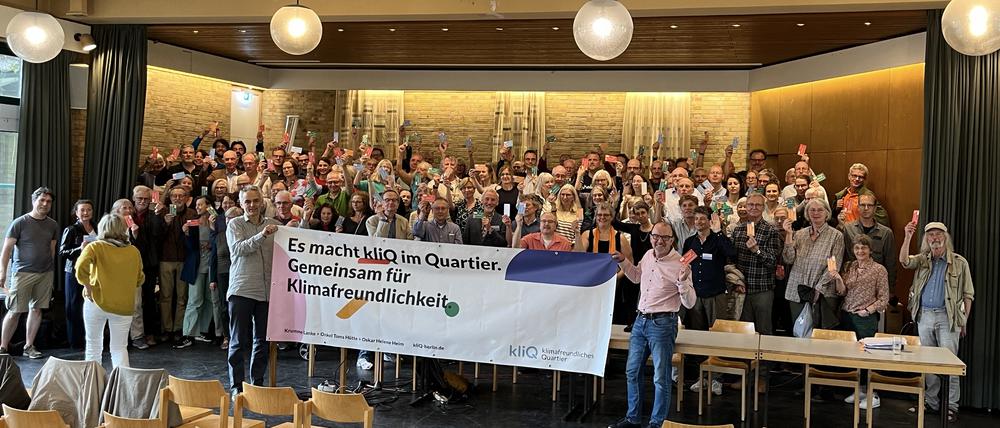 Gruppenbild nach der Gründung: 148 Genossinnen und Genossen sind in der ersten Stunde Mitglied geworden.