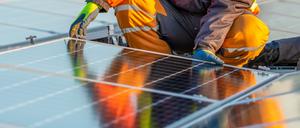 Retten Strafzölle auf Solarmodule aus China die EU-Wirtschaft? Experten warnen, dass das nicht reicht, um das grundlegende Problem zu lösen.
