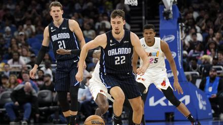 Franz Wagner (Nummer 22) spielt in Orlando mit seinem älteren Bruder Moritz (links hinten) zusammen.