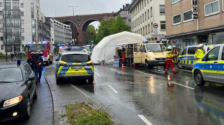 Ein Großaufgebot der Polizei ist in Wuppertal im Einsatz.