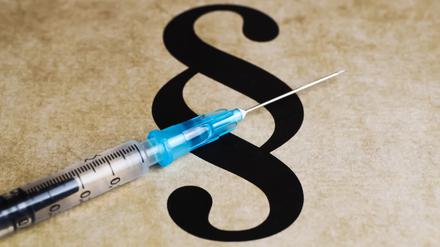 Ob per Spritze oder durch Infusion – die Selbsttötung ist in Deutschland zurzeit praktisch nicht reguliert. Das besorgt viele Parlamentarier. Sie arbeiten an einem Gesetz.