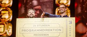 Am 19. April nahmen Joko und Klaas ihren Gutschein für 24 Stunden Programmdirektion entgegen.