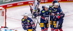Die Eisbären begannen dieses Jahr etwas später mit ihrem ersten Training. 