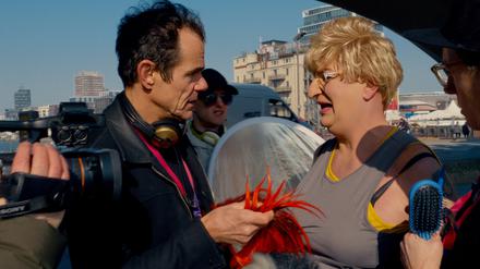 Nicht ohne roten Fiffi. Tom Tykwer zeigt Edith Schröder alias Ades Zabel wie aus „Edith rennt“ ein Kultfilm wird.