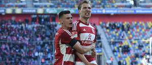 Düsseldorfs Vincent Vermeij (re.) erzielte das 1:0 gegen Fürth.