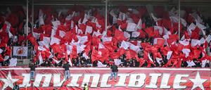 Leipzigs Fans mit einer Choreografie beim Spiel in Heidenheim.