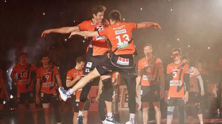 Ruben Schott (Nummer 13) und Tobias Krick kennen sich aus der Nationalmannschaft. 