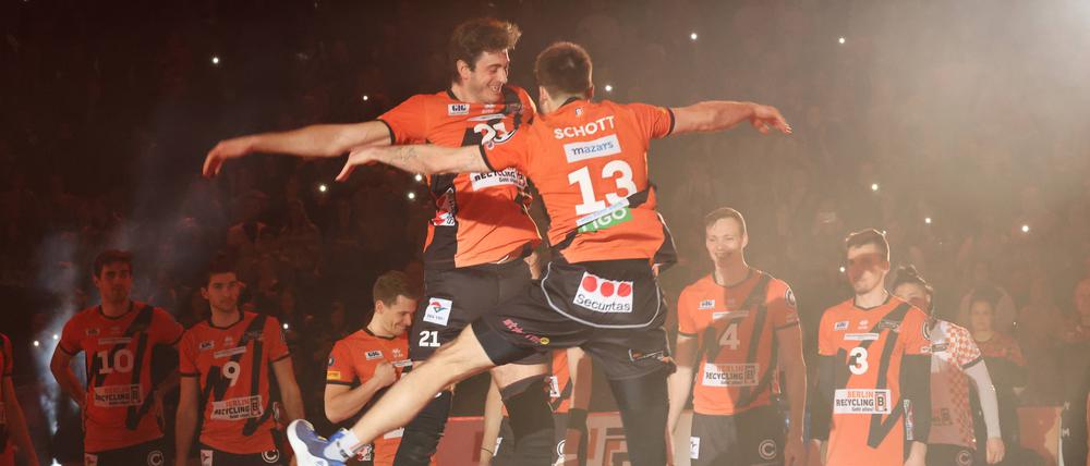 Ruben Schott (Nummer 13) und Tobias Krick kennen sich aus der Nationalmannschaft. 