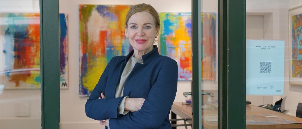 Frieda Vogel betreibt an der Bleibtreustraße in Charlottenburg die „Galerie Mond“ und organisiert eine Kunstmesse in der Umgebung.