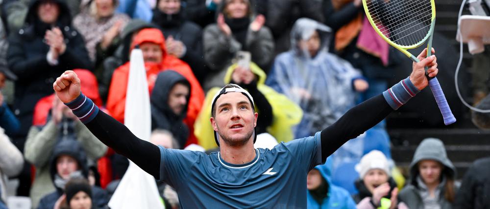 Allen Widrigkeiten getrotzt. Jan-Lennard Struff siegt im Münchner Schmuddelwetter.