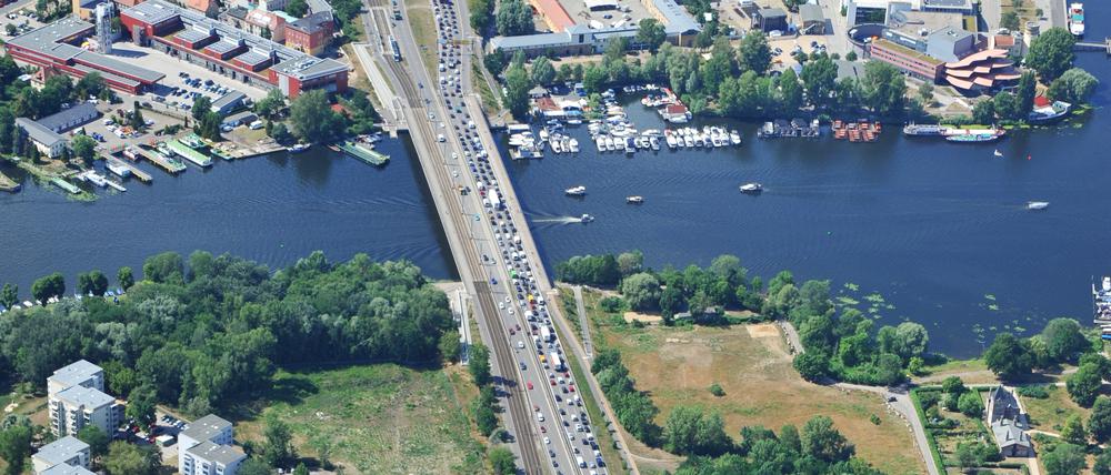 Das „La Datscha“ ist zwischen Humboldtbrücke und Park Babelsberg.