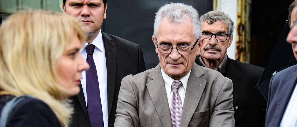 Der Bürgermeister von Villeneuve-Saint-Georges, Philippe Gaudin, hatte zweimal den Hitlergrup gezeigt.