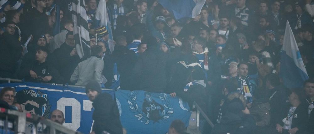 Zwölf Menschen wurden bei der Böllerattacke in Augsburg im November verletzt.