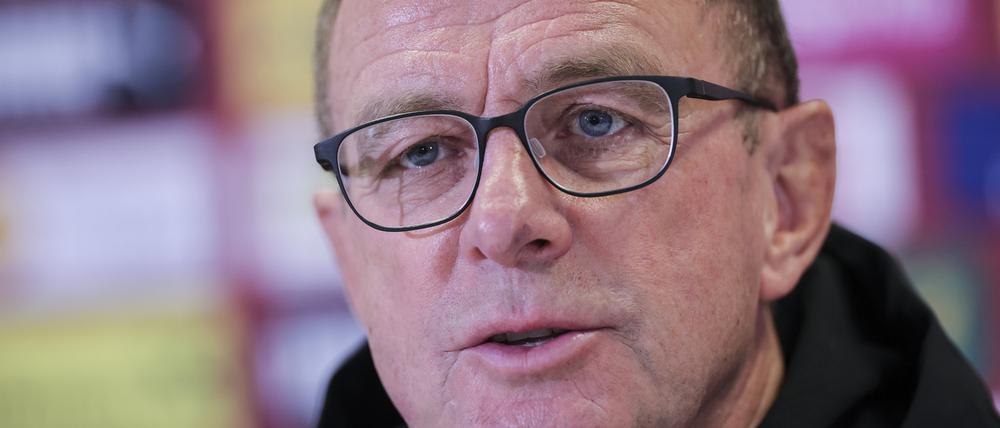 Kandidat bei den Bayern. Trainer Ralf Rangnick spricht auf der Pressekonferenz.