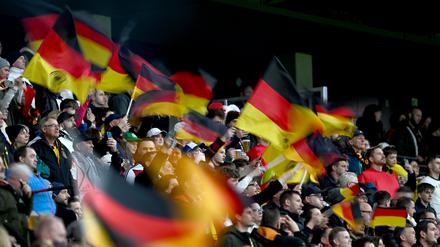 Fußballfans, die bei der EM in diesem Sommer live im Stadion dabei sein wollen, haben an diesem Donnerstag die wohl letzte realistische Chance auf Tickets.