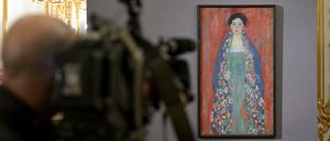 Das Gemälde „Bildnis Fräulein Lieser“  von Gustav Klimt im  Wiener Auktionshaus im Kinsky vorgestellt.