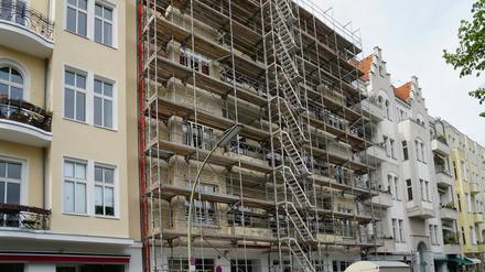 Am Charlottenburger Hostel "Happy Go Lucky" wurde die bunte Street-Art an der Fassade auf Anordnung des Bezirksamts entfernt.