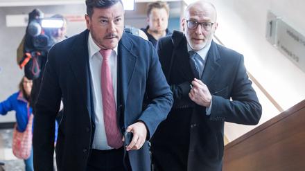 Rene Benko (l.) und sein Anwalt Georg Eckert treffen ein zur Signa-Prüfungstagsatzung im Konkursverfahren gegen den Signa-Gründer Benko.
