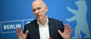 23.04.2024, Berlin: Kai Wegner (CDU), Regierender Bürgermeister von Berlin, spricht bei der Pressekonferenz nach der Sitzung des Berliner Senats im Roten Rathaus. Foto: Britta Pedersen/dpa +++ dpa-Bildfunk +++
