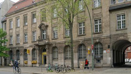 Die Berliner Postbank-Filiale an der Uhlandstraße in Wilmersdorf schließt Mitte Oktober.