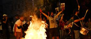 Angehörige von Hamas-Geiseln protestieren in Jerusalem für deren Freilassung.