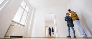 Eine gestellte Aufnahme zu „Wohnungsbesichtigungen“ in Berlin