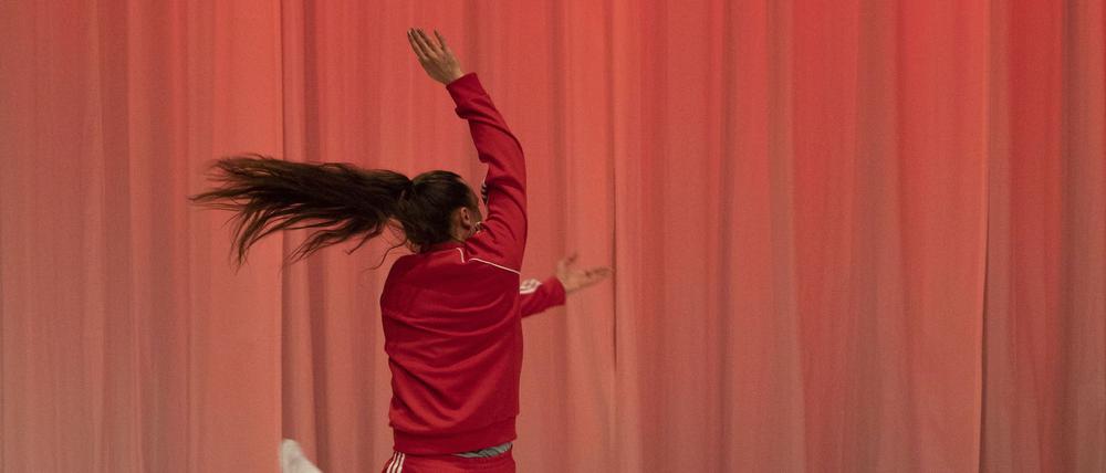 „Für mich“ von Antje Pfundtner war im Rahmen von Explore Dance an der fabrik Potsdam zu Gast.