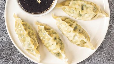 Asiatische Teigtaschen mit Sojasoße.
