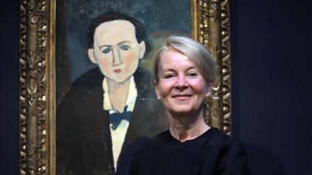 Ortrud Westheider, Co-Kuratorin der Schau „Moderne Blicke“, vor Modiglianis Porträt der Künstlerin Elena Povolozky aus dem Jahr 1917.